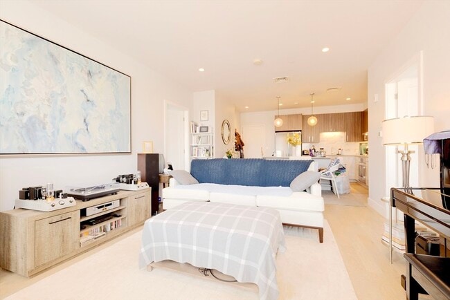 Building Photo - 44-50 Symphony Rd Unit 501