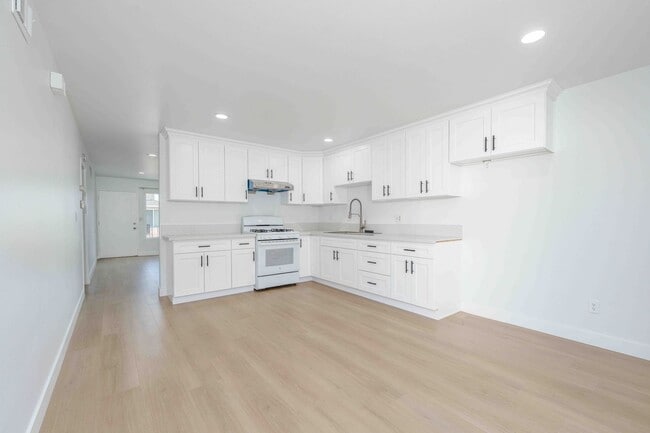 Photo - 8665 Trask Ave Apartment Unit 8665 Trask Avenue  4