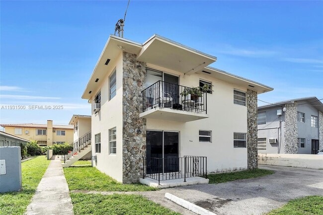 Photo - 644 SW 10th St Unit 5