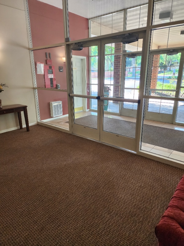 Photo - 1350 Douglas Dr N