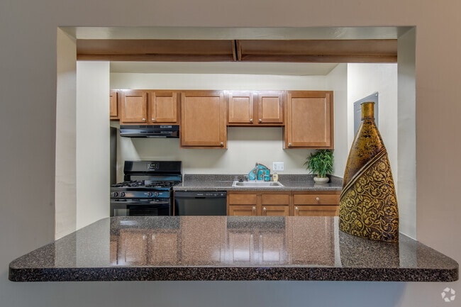 1BR, 1BA - 774SF