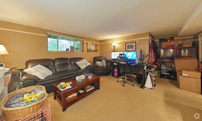 Building Photo - 33 Westgate Rd Unit #1 Rental