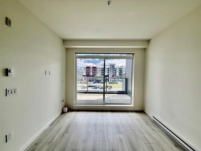 Photo - 7936-7206 206 St