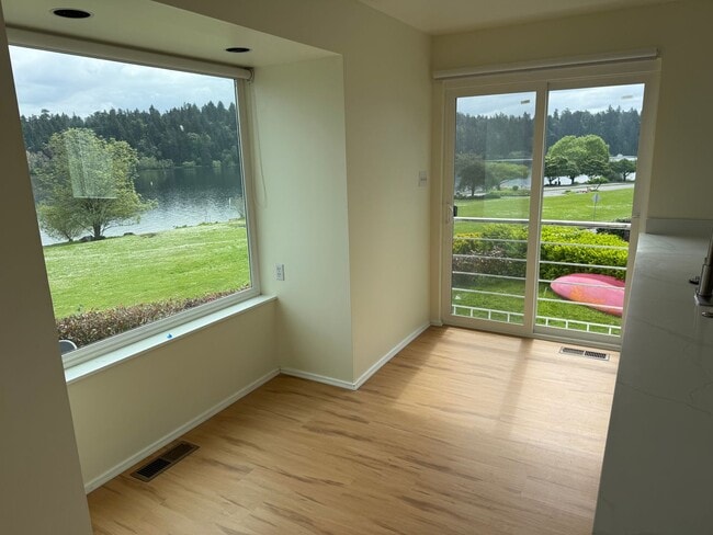 Photo - Lake Front House Seward Park