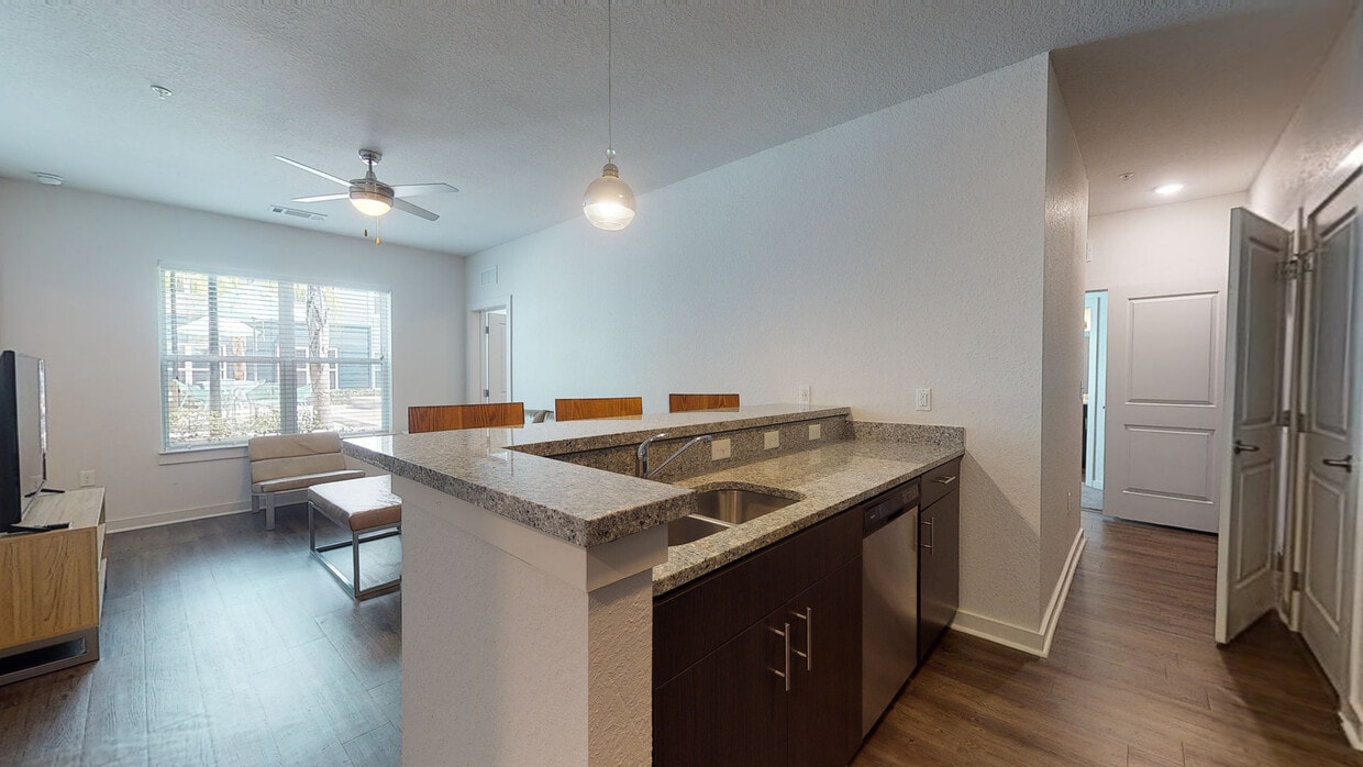 Photo - Halo 46:  Off-Campus Student Housing Apartments