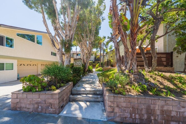 Photo - Beautiful remodeled 2 bed 2 bath townhome ...