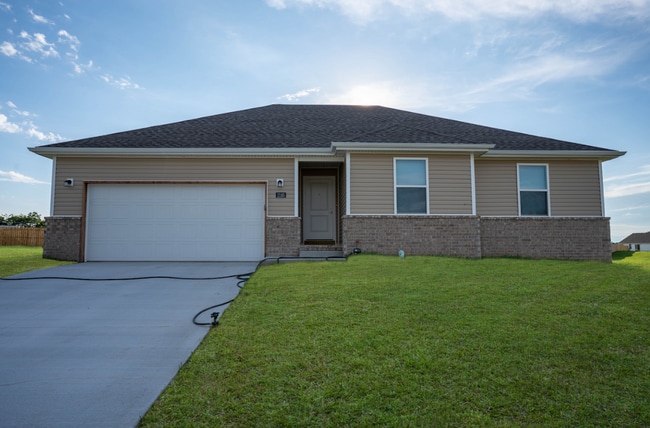 Brand new 3 bedroom home in Bolivar, MO - Brand new 3 bedroom home in Bolivar, MO