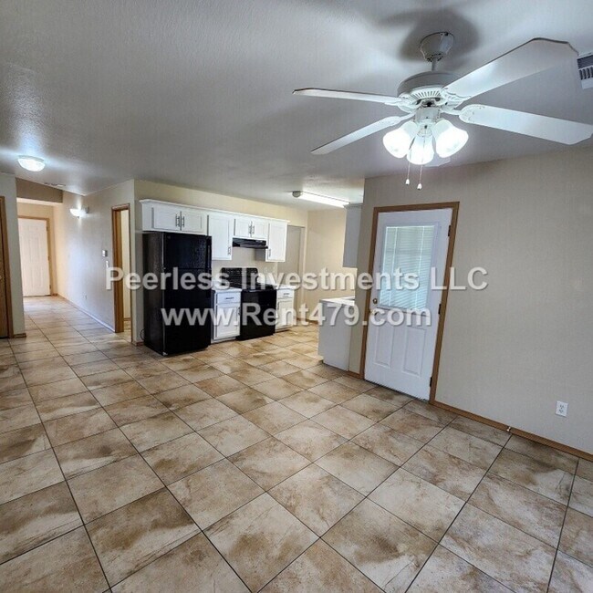 Photo - 844-A Lariat St