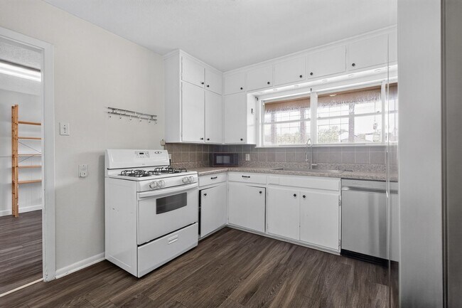 Photo - 725 Mary Lake Dr