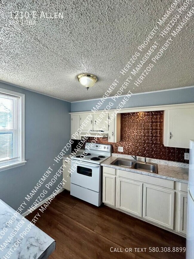 Photo - 1210 E Allen-