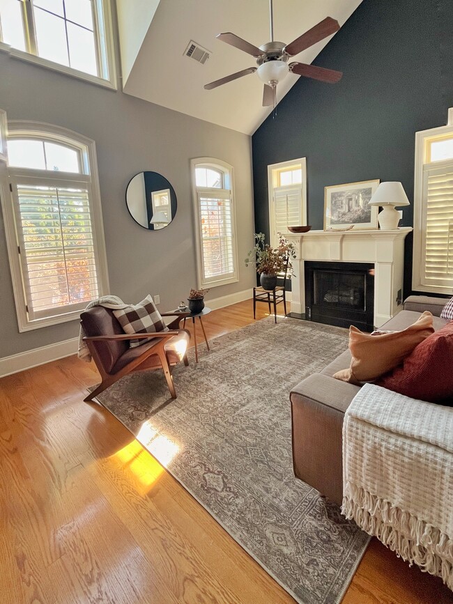 Photo - 6453 Chariot St