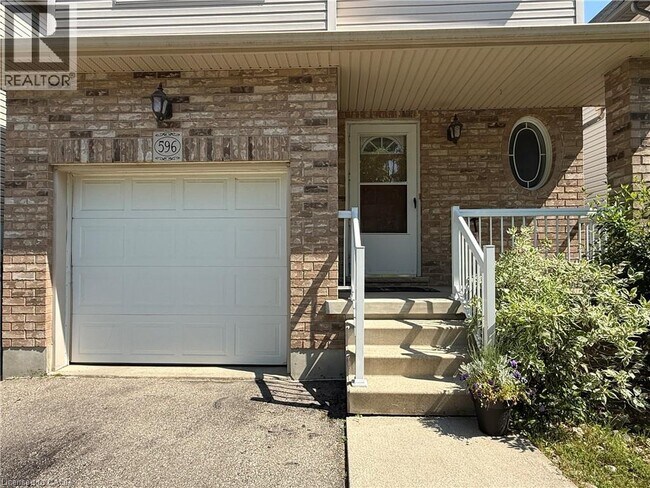 Photo - 596 Violet St