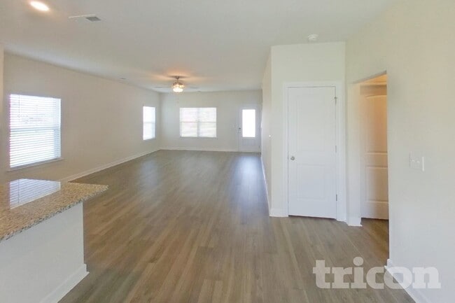 2402 Valverde Wy
