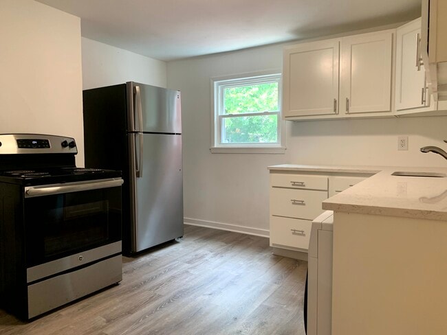 Photo - 411 Sample St Unit 2