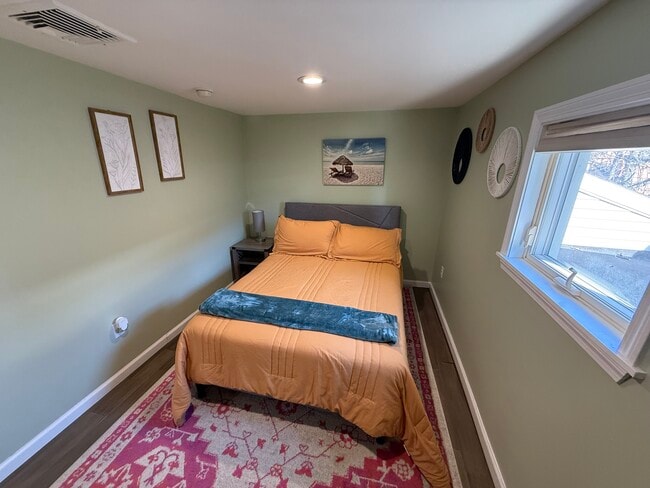 Building Photo - 257 Forbes Ave Unit Furnished one bedroom one bath