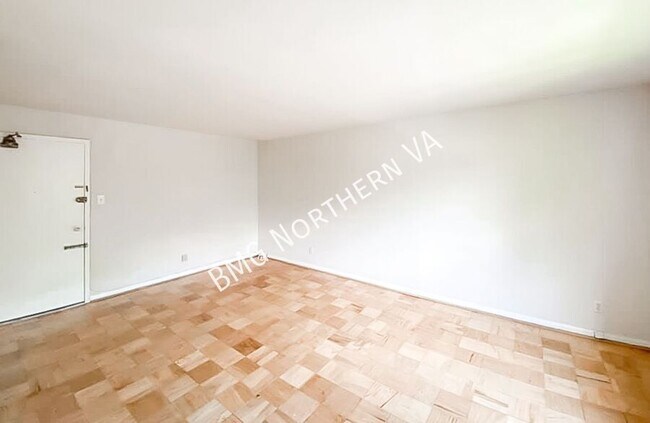 Photo - 4570 MacArthur Blvd NW