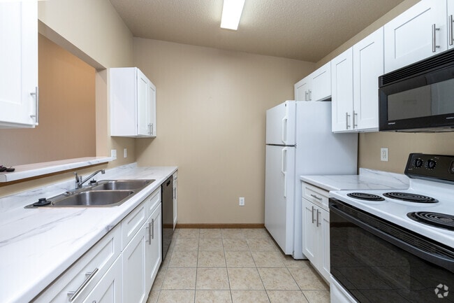 1BR, 1BA - 720SF - Kitchen - Eagle Lake Apartments