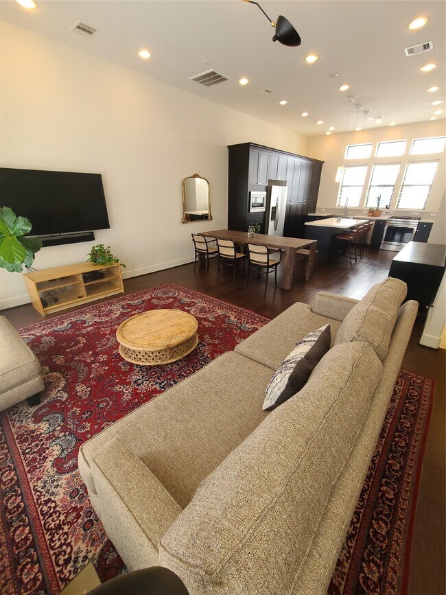 Photo - 2610 Polk St