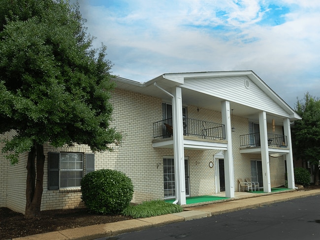 Spacious 1 and 2 Bedroom Apartments