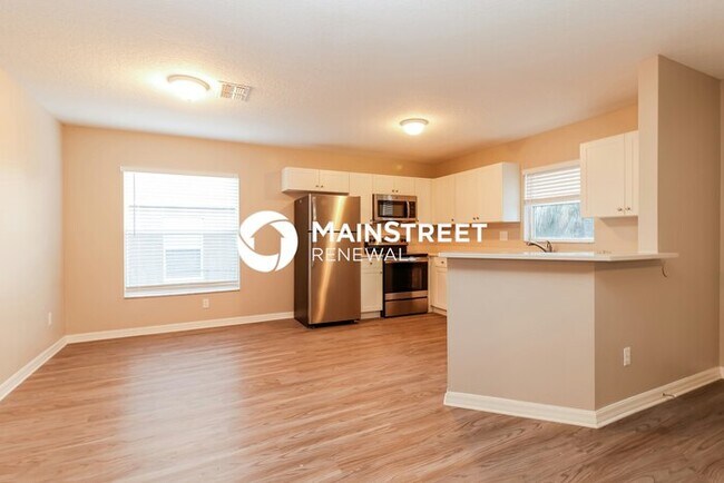 Photo - 3 Bedroom Pet-Friendly Home in St Petersburg, FL with Main Street Renewal