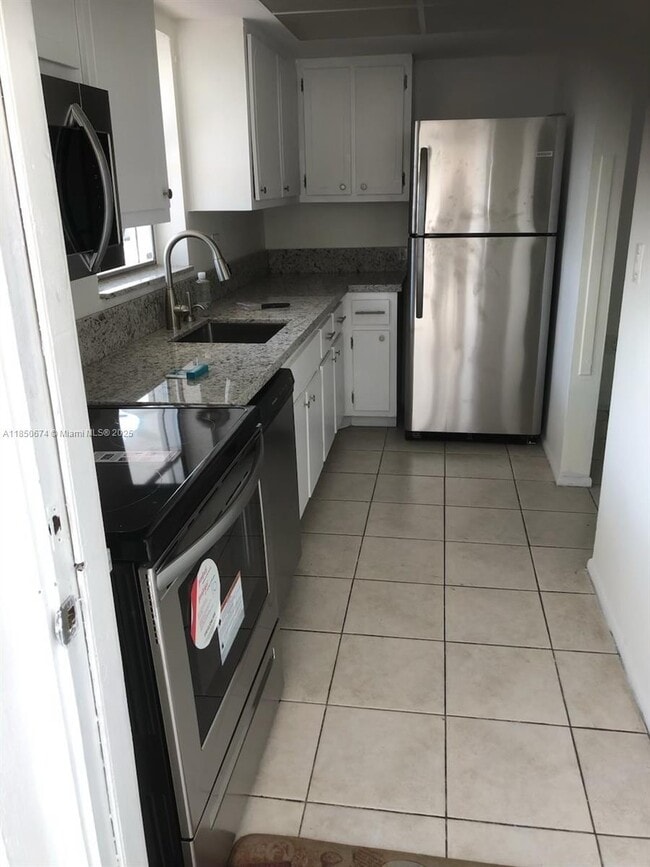 Building Photo - 7340 SW 82nd St Unit C204 Rental