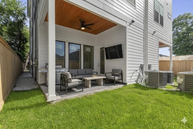 Photo - 5117 Schuler St