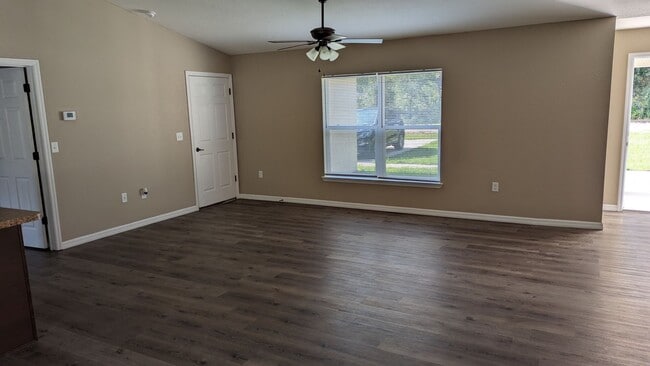 Photo - 4 Bedroom 2 Bath in Summerfield Florida