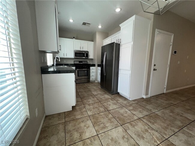 Photo - 8159 Golden Flowers St