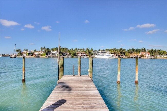 Building Photo - 257 N Coconut Ln