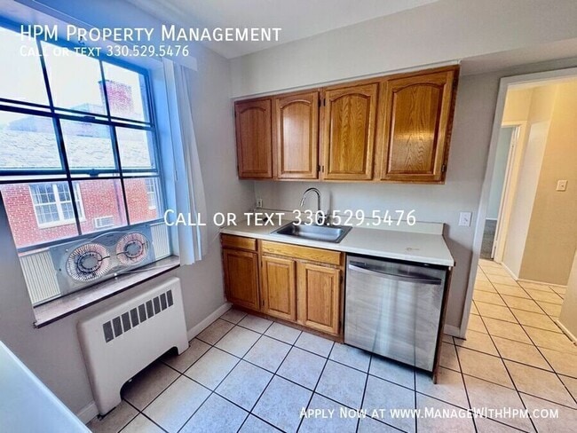 Photo - 15725 Van Aken Blvd Unit M-108