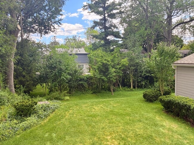 Photo - 906 Putney St