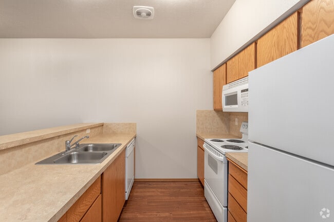 2BR, 2BA - 1,100SF