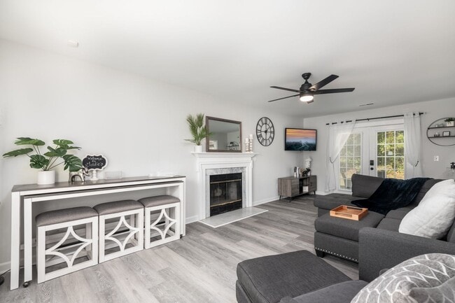 Photo - Charming 3 Bedroom Home with Modern Features and Spacious Outdoors!