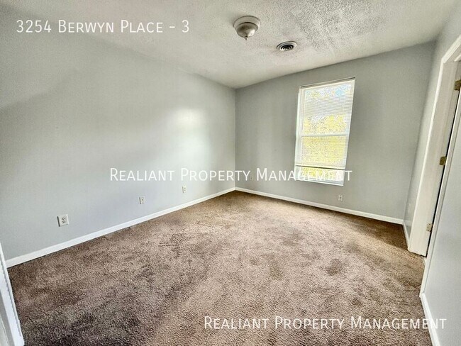 Photo - 3254 Berwyn Pl Unidad 3