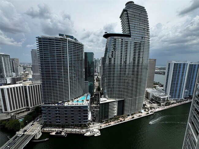 Building Photo - 475 Brickell Ave