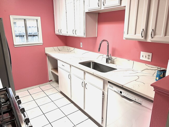 Building Photo - 15811 Beechnut St