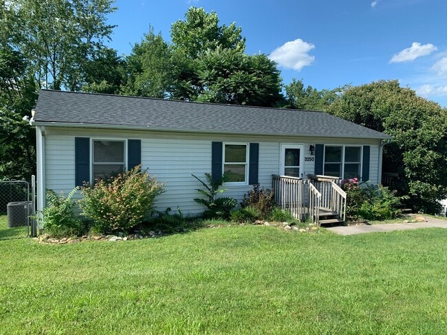 Building Photo - * RE-RENTAL AVAILABLE ON 5/26/26 * 3 Bedroom 1 Bath House