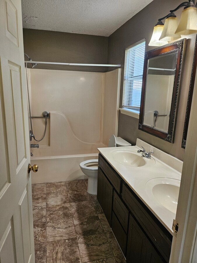 Photo - 1807 Shadowlawn Dr