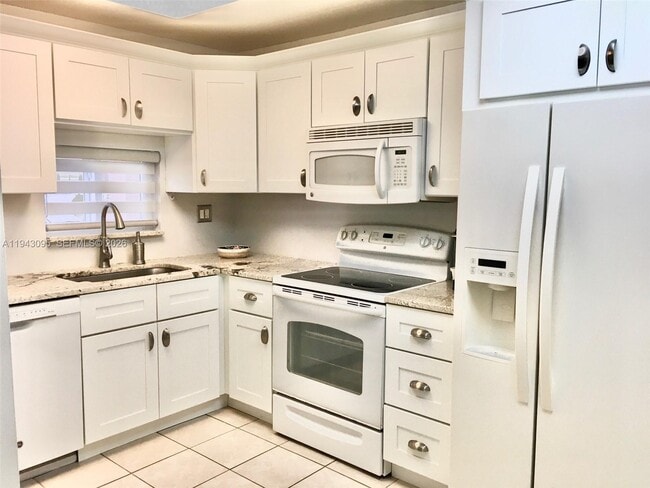 Photo - 9410 N Hollybrook Lake Dr Unit 103