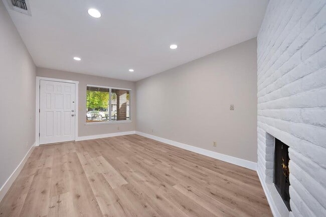 Photo - 1720 Kent St Unidad A