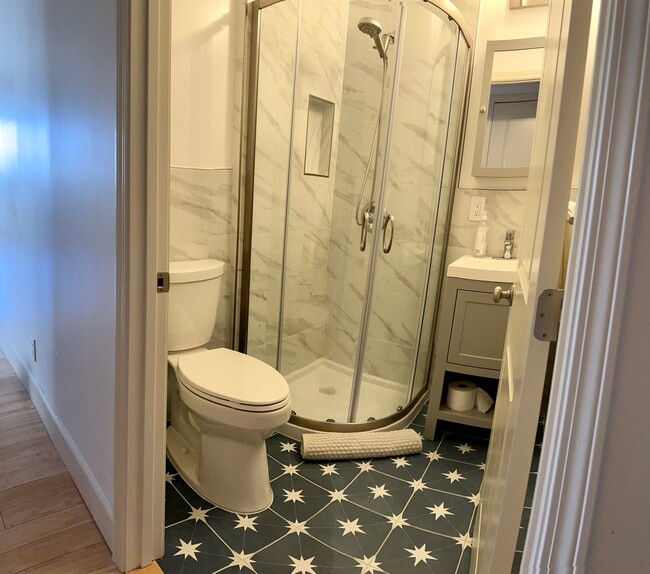 Photo - 681 40th Ave Unidad Furnished 4 bedrooms 3 baths 2nd Floor flat