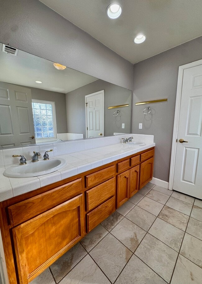 Photo - 445 S 19th Ave