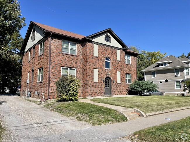 Building Photo - 2813 Cottage Grove Ave Rental