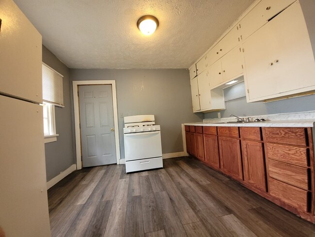 Photo - 2124 W 1st St