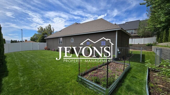 Photo - A charming and well-located single-family home in Yakima!