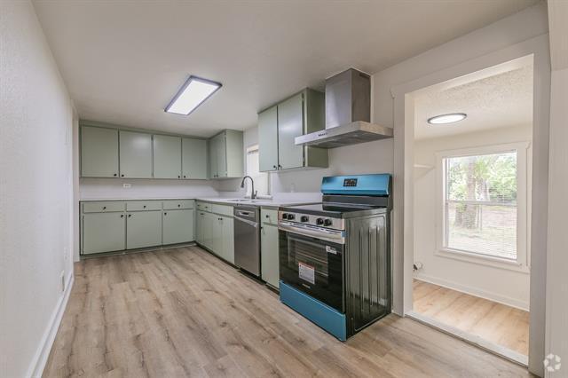 Building Photo - 211 S Line St Rental