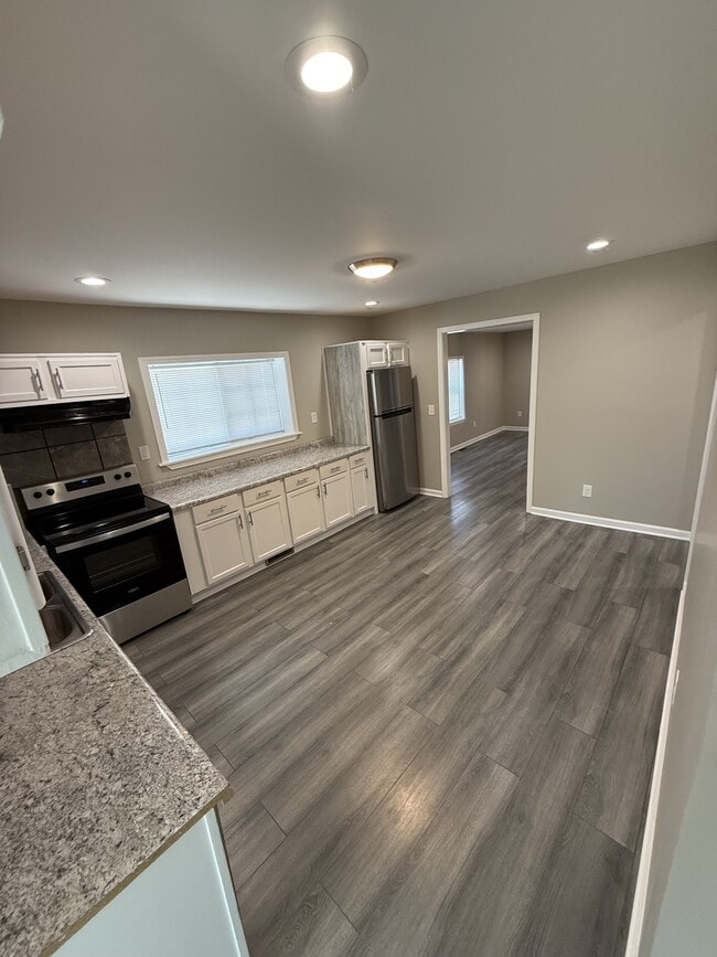 Photo - 121 E Main St