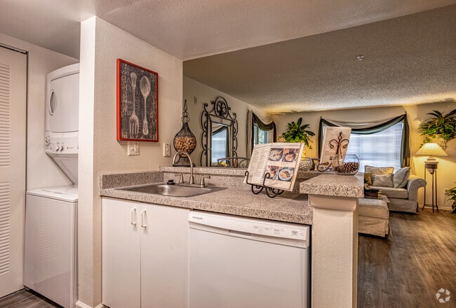 2BR, 2BA - 1,020SF