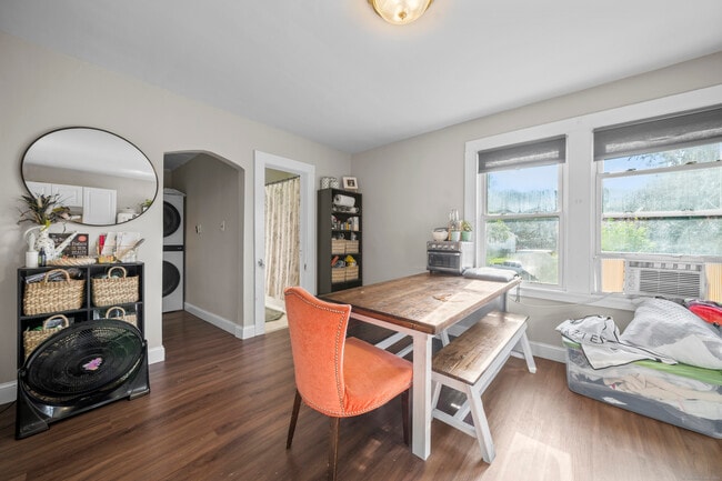 Photo - 383 Davis St