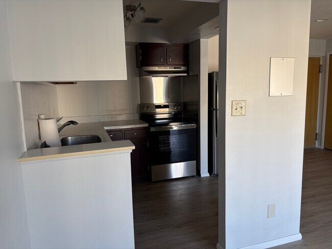 Photo - 14567 Madison Ave Unidad Waverly House Condominium